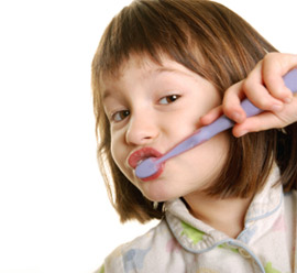 Girl cleaning teeth